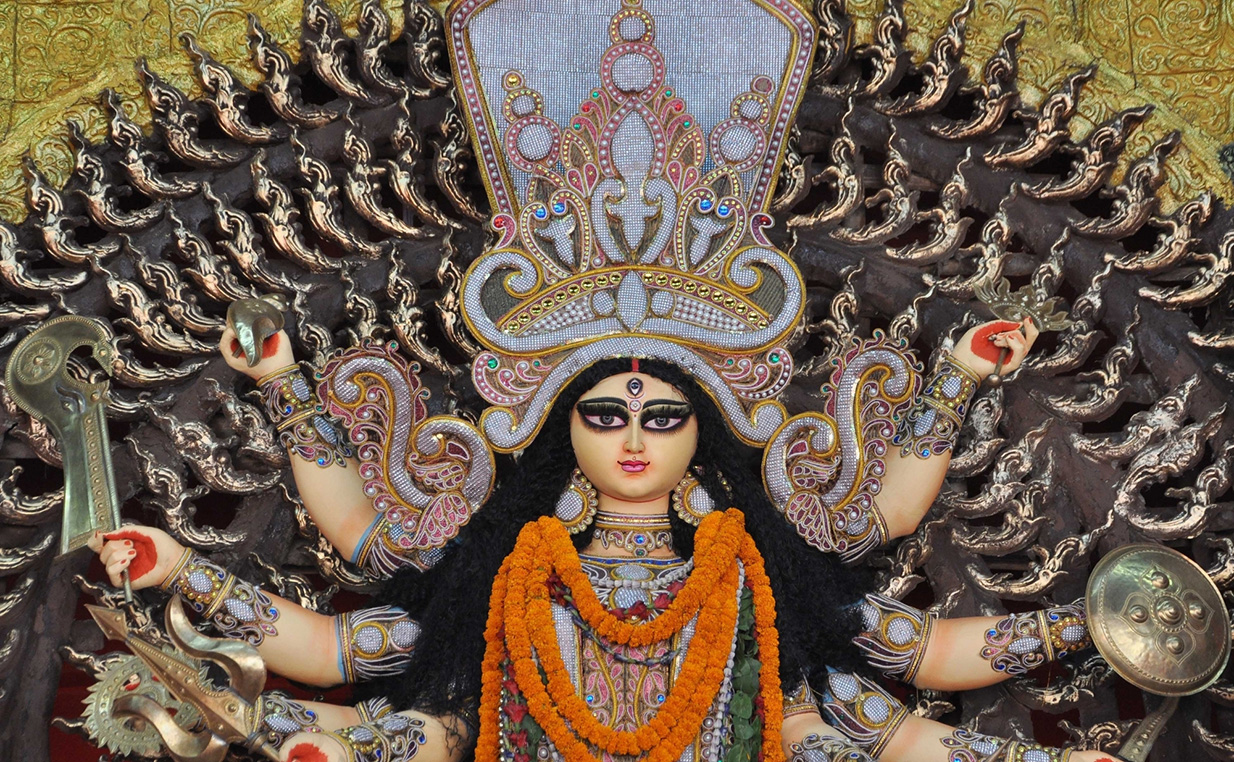 Kolkata: Durga idol at Salt Lake BJ Block Durga Puja Pandal on 'Maha Saptami' - seventh day of Durga Puja, in Kolkata on Oct 16, 2018. (Photo: Kuntal Chakrabarty/IANS)